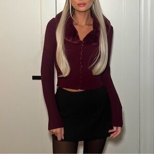Elegant Burgundy Cardigan with Faux Fur Collar